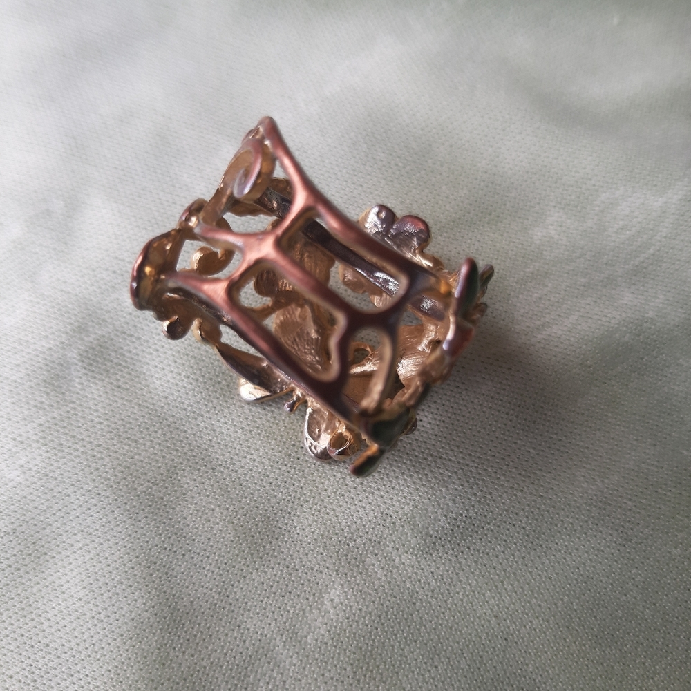 Open Floral Enamel Ring - Picture 3 of 4